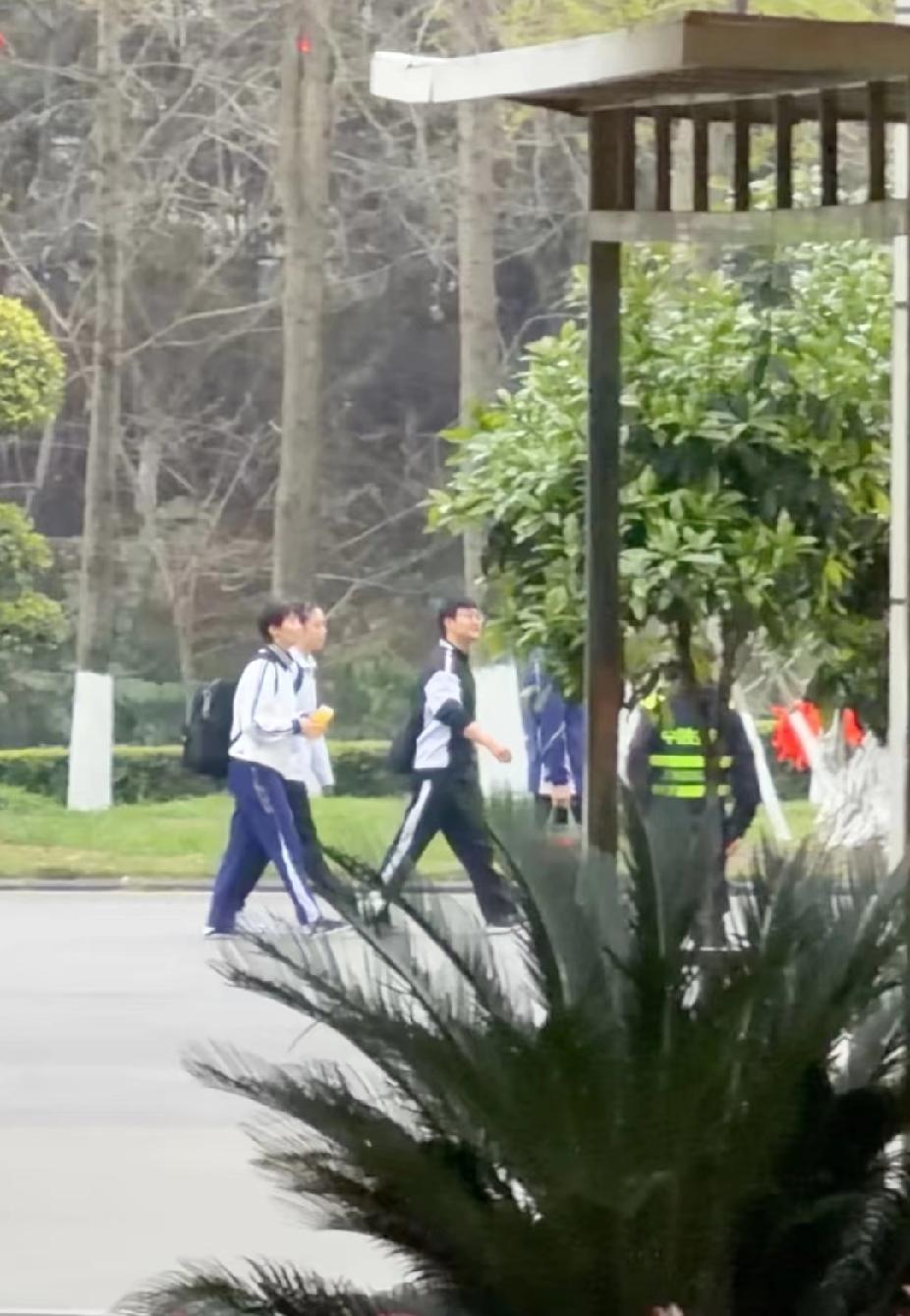 3月21日成都封训，终于蹲到王曼昱啦！🥳3月21号，在成都封闭训练的基地