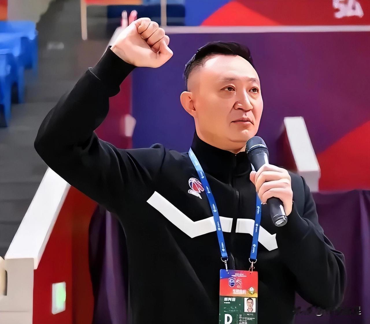 CBA联赛影响力最大的三位名哨闫军、杨宏峰、崔哲雄被国际篮联取消了国际裁判资格。