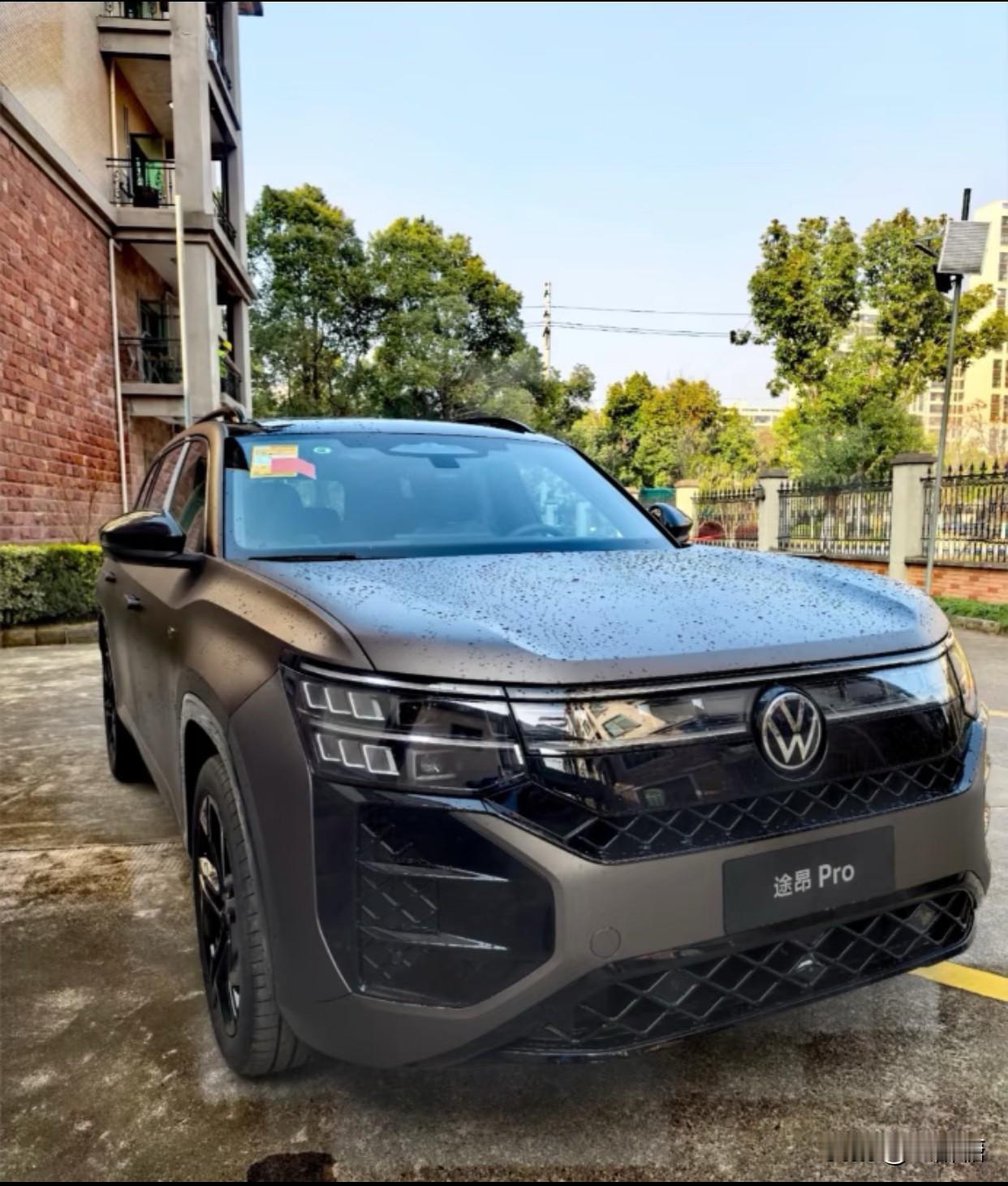 上周婆婆生日全家出游,7口人挤在旧的SUV里,第三排腿都伸不直。婆婆嘟囔: