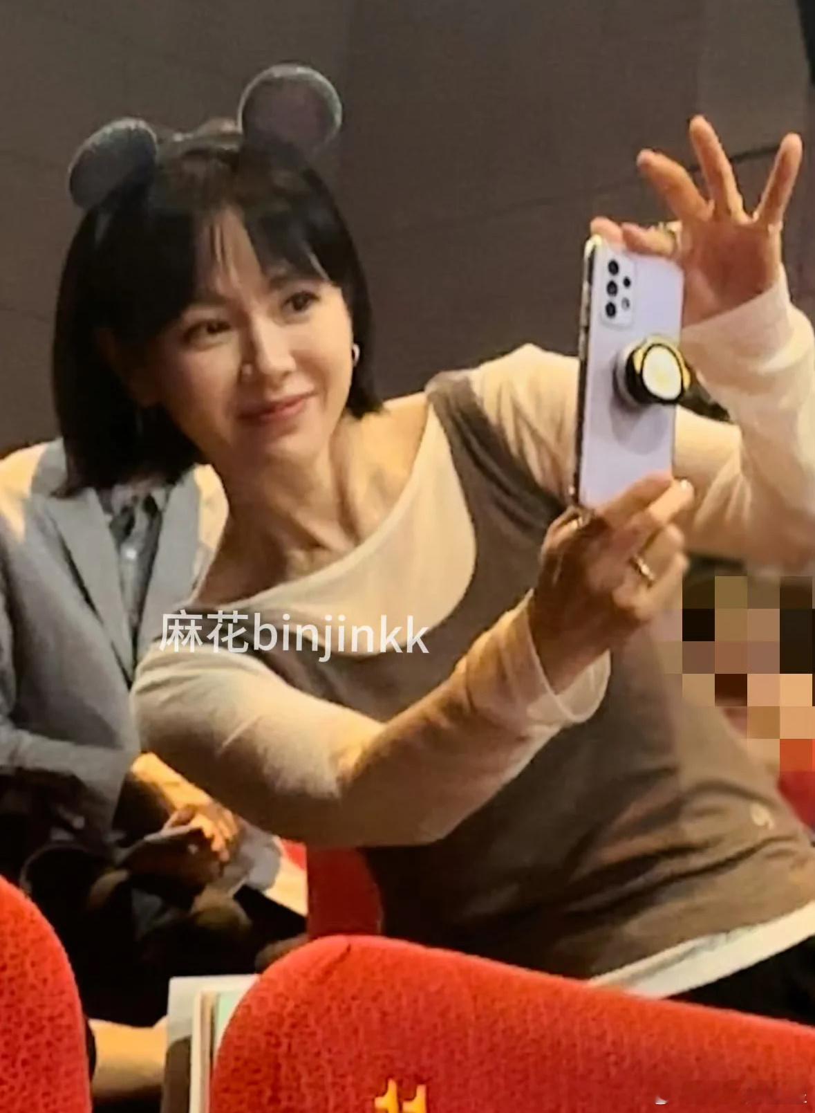 孙艺珍齐刘海短发孙艺珍剪了齐刘海短发那很适配了​​​