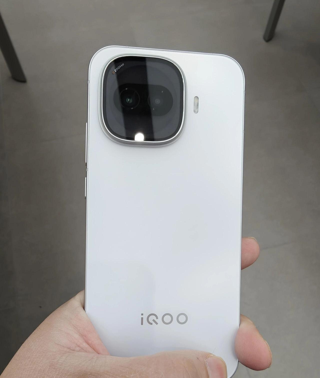 iQOOZ11Turbo上手体验，说下小编的真实感受今年没有TurboPr