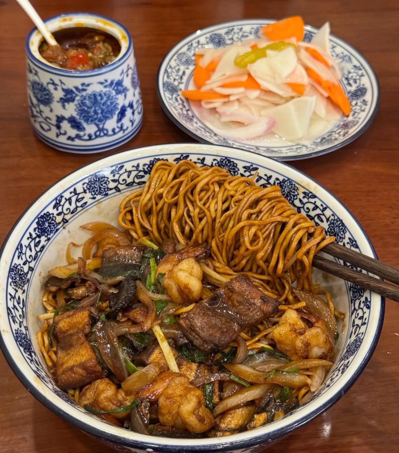杭州吃饭日记8.12今日份晚餐：杭帮面虾爆鳝拌川好吃是好吃，就是确实贵！