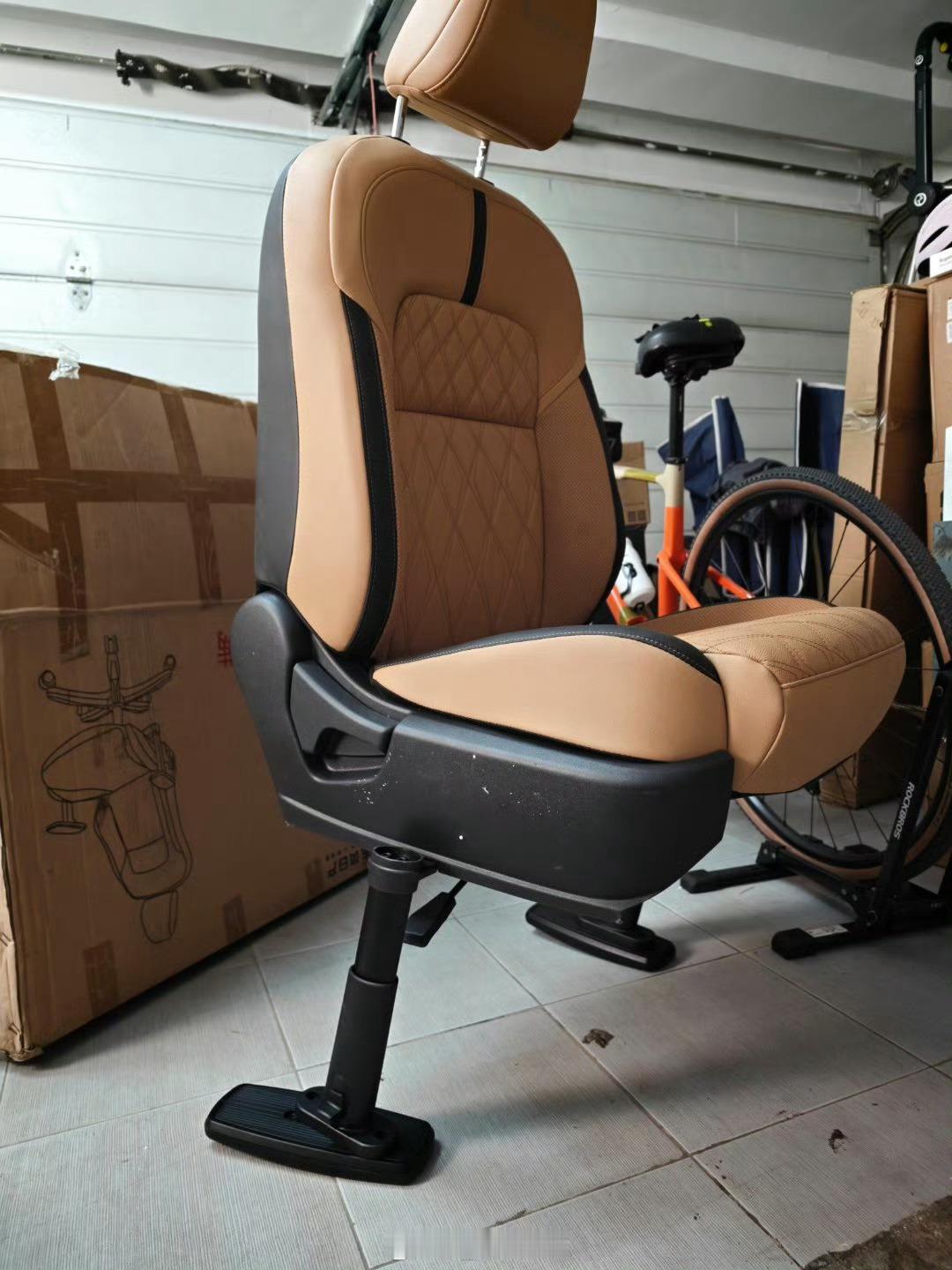 让董秘去组装一下日产的电脑椅，装完我一看…尼玛，脑瓜子嗡嗡的