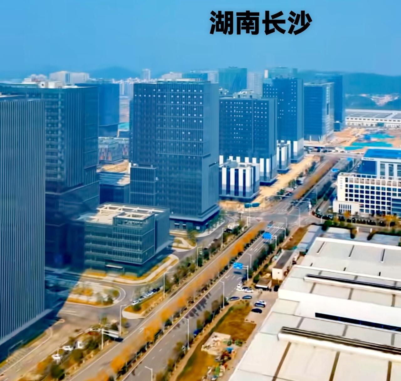 长沙真正的高端，上大气的写字楼来了，这个地方位于长沙的湘江新区，望雷大道与长沿路