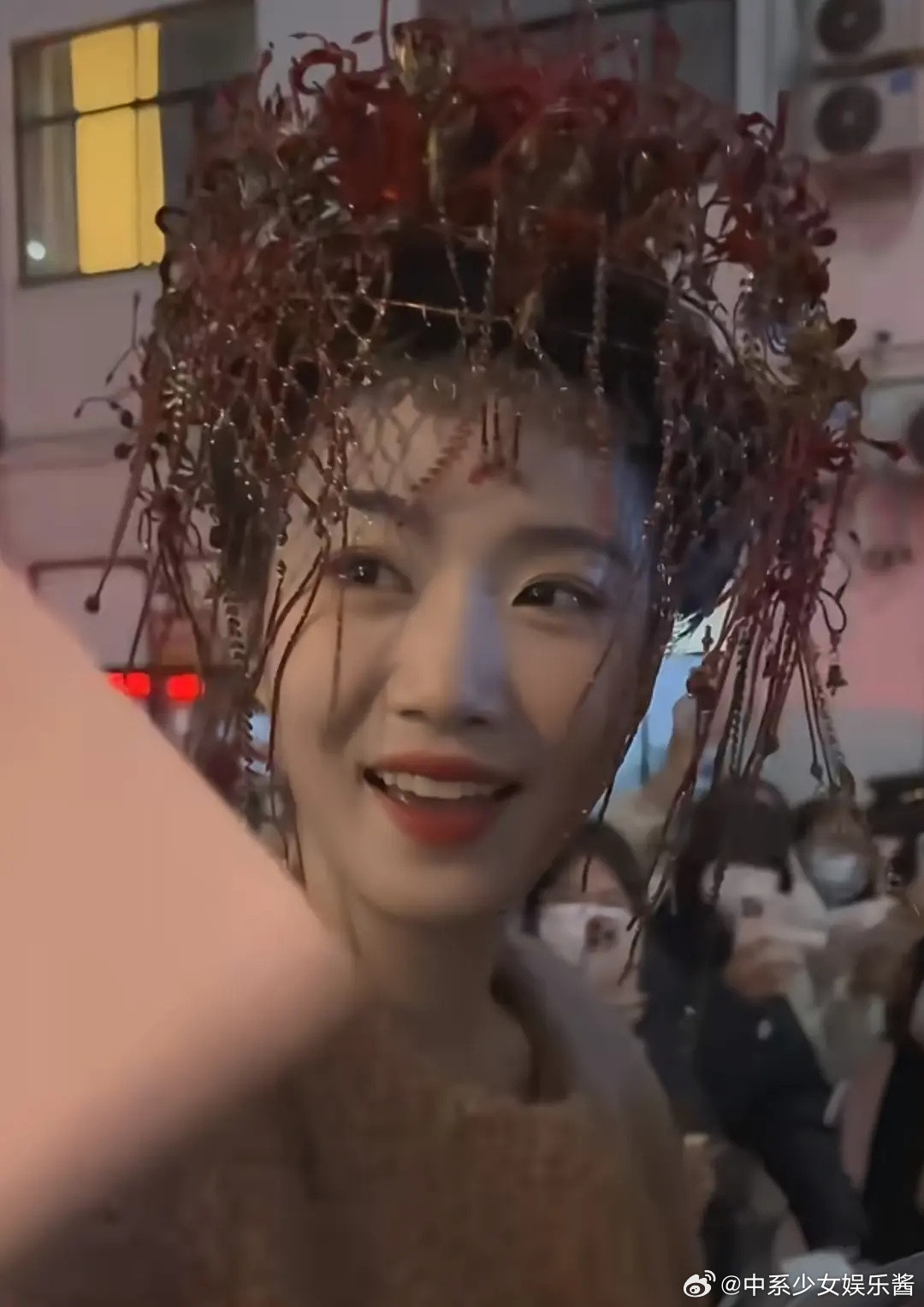 有网友说卢昱晓这妆造很累赘、没质感神似王楚然🚢大家怎么看👀