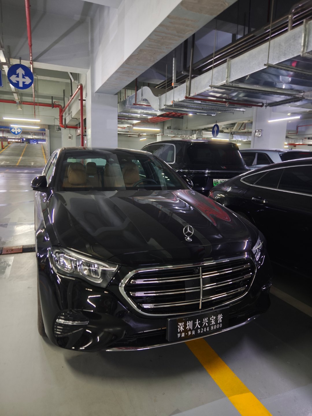 小区停车场看到第三台新车了，只要价格合适不缺买家。奔驰E级大v聊车