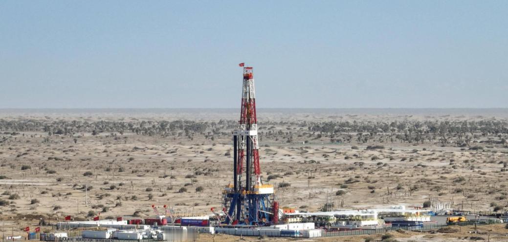 沙漠下面几乎全是石油，我国缺油年年大量进口，那为啥不开采呢？就拿塔克拉玛干沙漠来