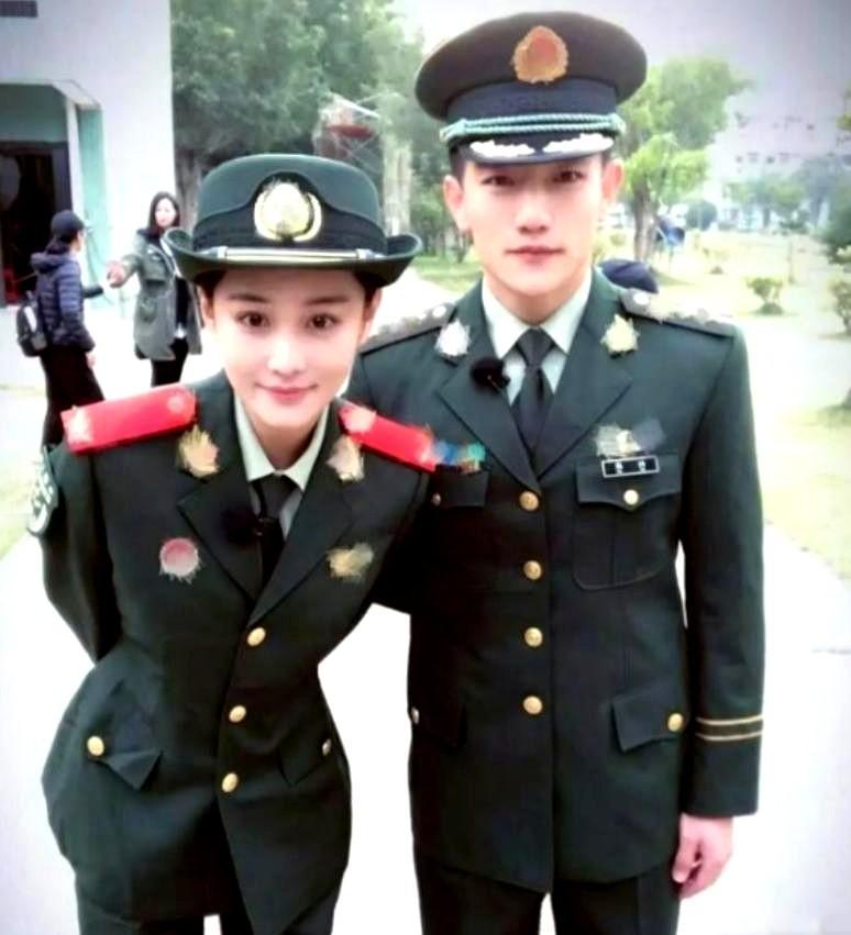 哎呀，每每看到张馨予和何捷的故事，我心里都暖暖的，又有点替他们捏把汗。你想啊，