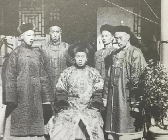 明朝不准王爷进京，清朝不准王爷出京，哪个更高明？明朝立下“皇子就藩离京，非诏不