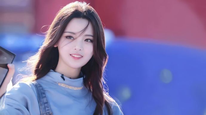 杨超越早期青涩模样，现在看真是别有一番风味~