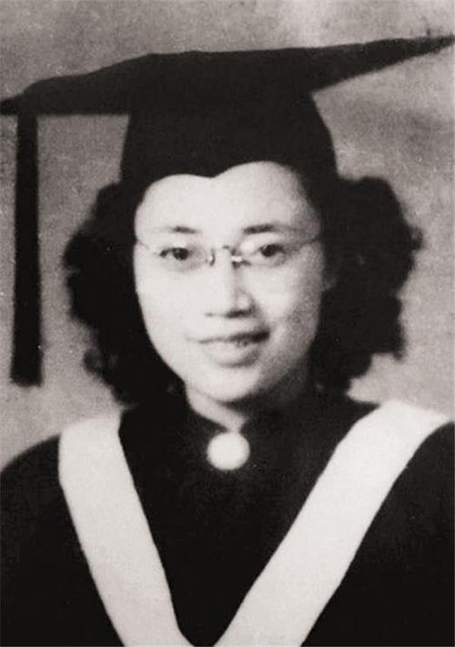 1950年，地下党员萧明华被敌人折磨的体无完肤，听闻敌人要枪毙她，这才表示愿意说