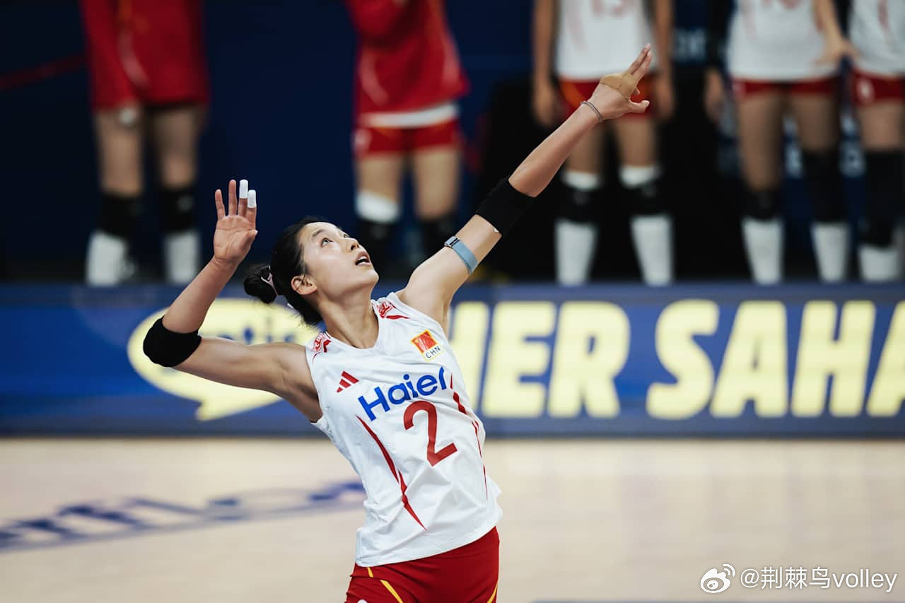 25-17，中国女排2-0法国女排。庄宇珊14分（22扣11中2失1被拦，2拦1