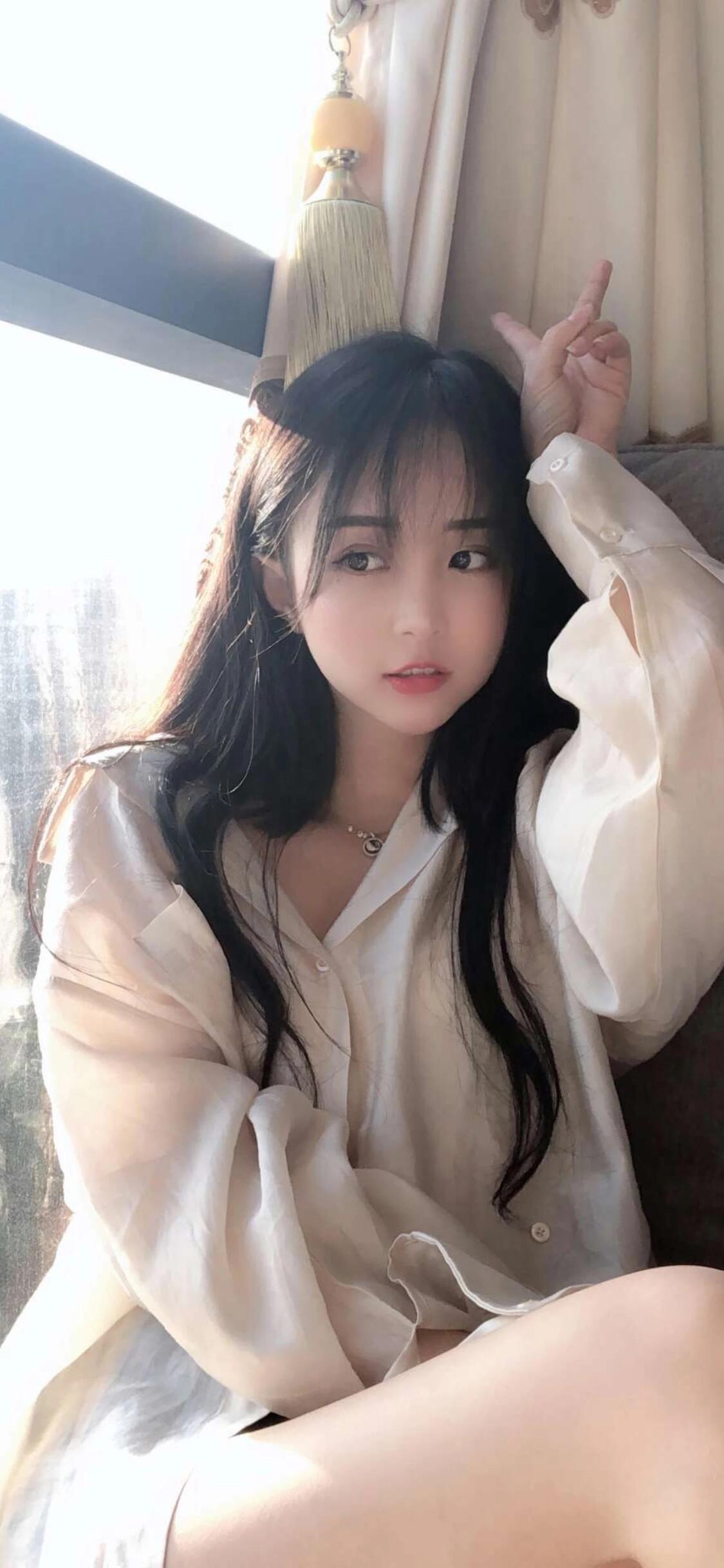 笑话：女同学骂男同学SB，男同学生气随口说：你敢骂二十遍吗？​女同学骂到十几遍