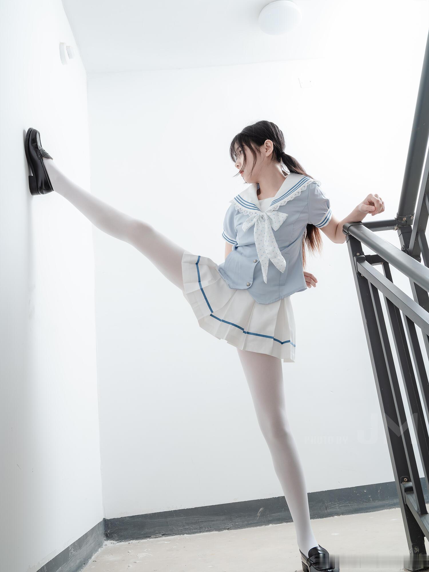 楼道里也很出片呀！