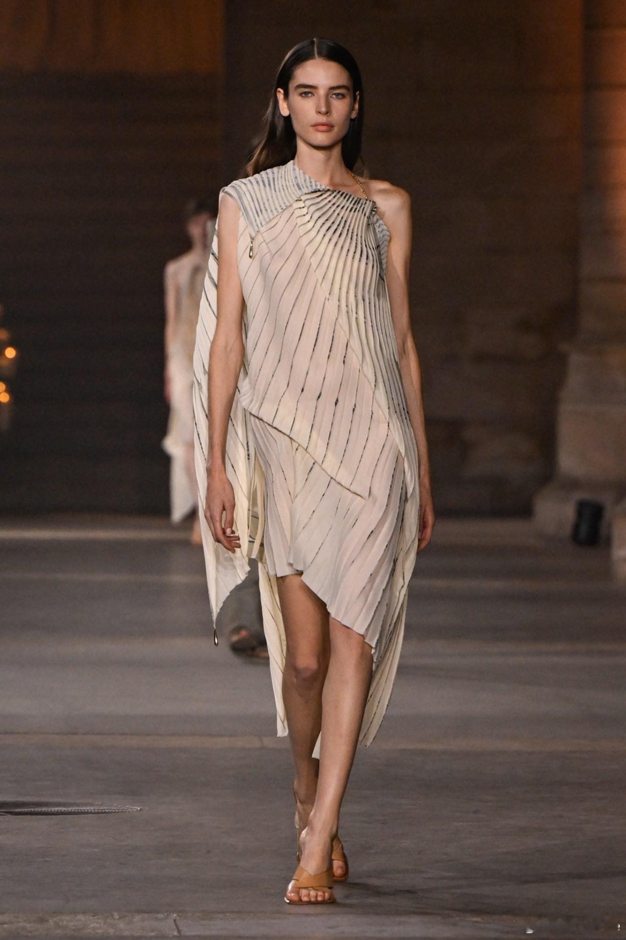 巴黎时装周runway2027春夏时装周VictoriaBeckhamSp
