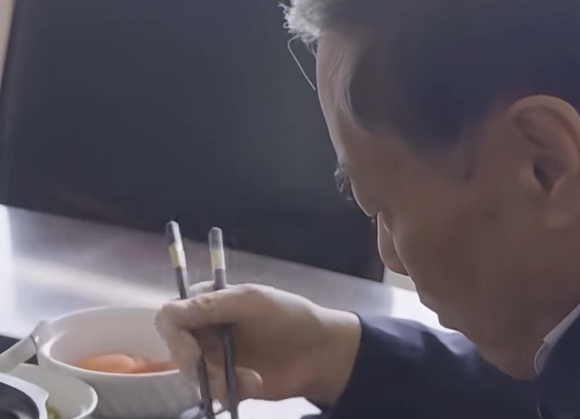 2021年，央视《遇见大咖》栏目，专访哇哈哈创始人宗庆后。其中一个片段讲的是宗