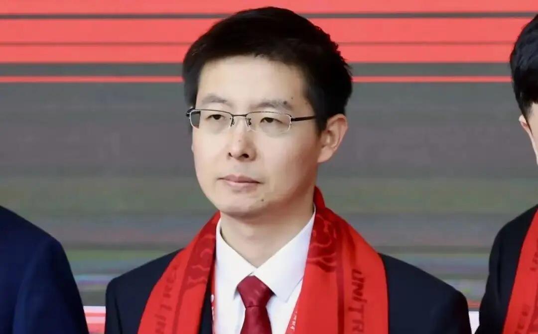 宇树科技上市了，王兴兴应该高兴才对。但昨天王兴兴全程非常淡定，各个镜头都没有看到