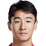 国足将士们踢完热身赛“收官战”，在迪拜的夜色中挥一挥衣袖，于凌晨一点多集体“闪人