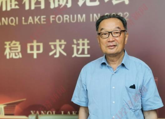 温铁军反复把苏联、东欧那块“旧伤疤”撕开给人看，说穿了只有一句话：“别人已经替我