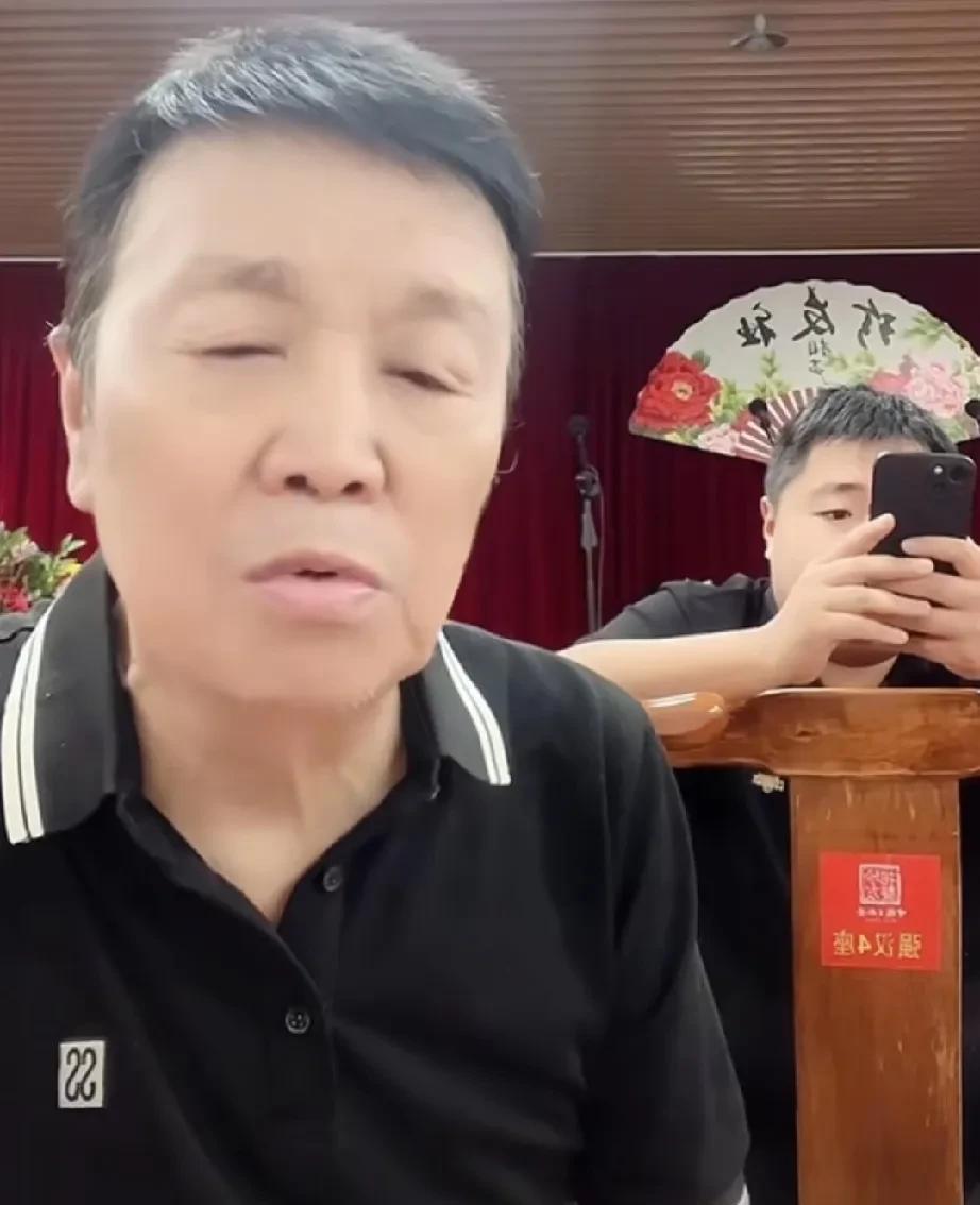 好多人关心杨老五收徒的费用问题，衡小珍出面解释了，儿子衡治拜师一分钱没花，不仅没