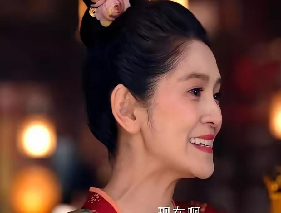 无意间刷到《唐诡》里肖茵的脸我心里咯噔一下。感觉整个人被什么东西狠狠撞了心口。这