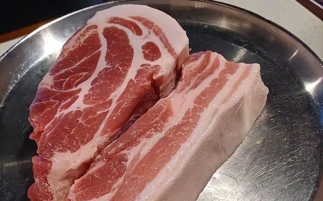 猪价跌破5元，一个被严重忽视的经济信号，正从十四亿人餐桌悄然爆发。你以为肉价
