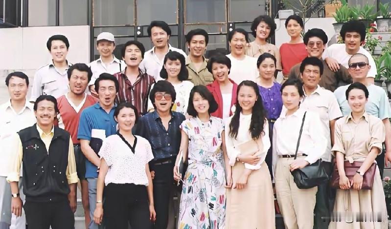 这照片里，我只认出一个演员，你能认出几个[？？？]