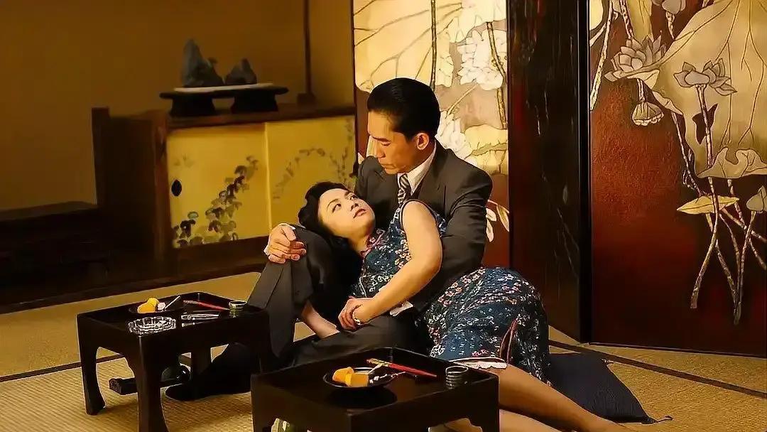 16年前的裸戏，被AI扒到毛孔，汤唯的沉默震耳欲聋。戛纳用120帧补帧，把毛孔