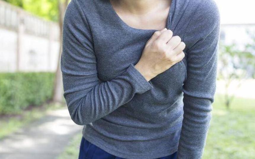 43岁女子，喝酒后突然恶心、呕吐，从嘴里呕出一块“大肉团”，她以为把胃吐出来了，