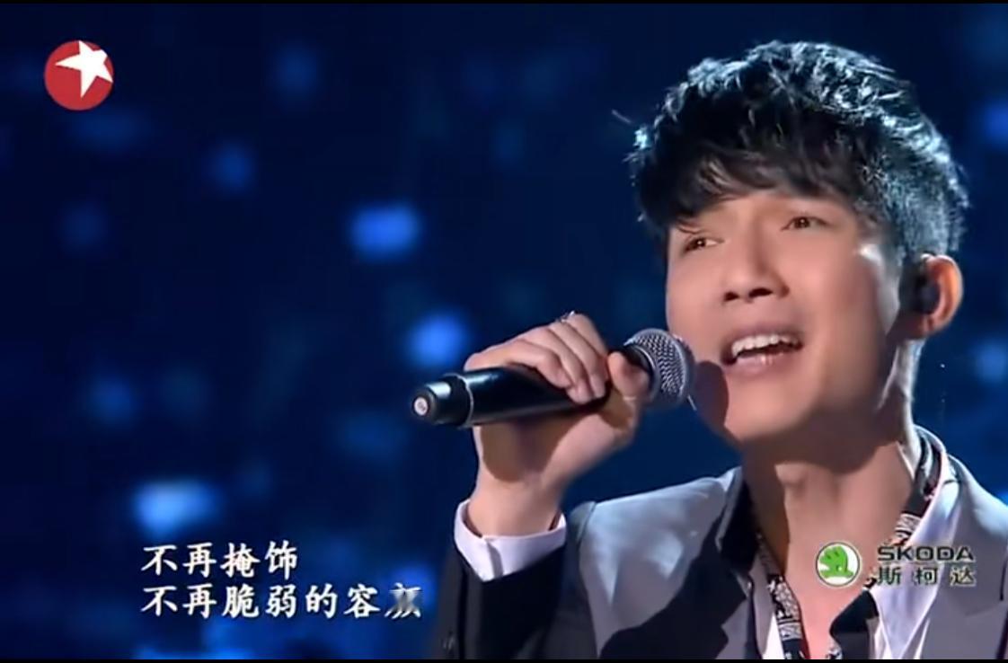 陈楚生曾经一曲《容颜》唱哭了原唱苏芮。今天考古到生哥2013年参加东方卫视的音