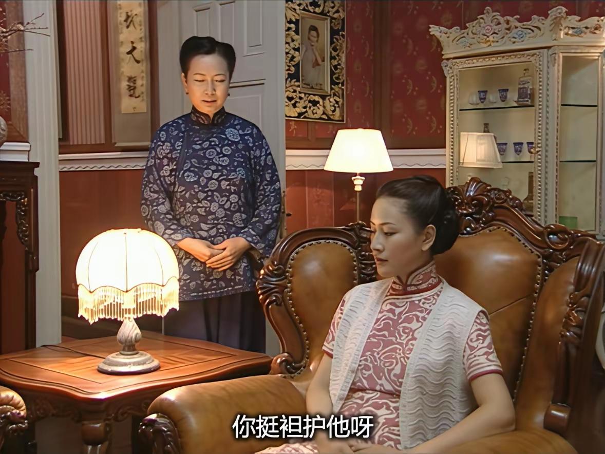 金粉世家中，大少奶奶是特别适合穿旗袍的民国女子。大少奶奶气质上自带温婉大气、国