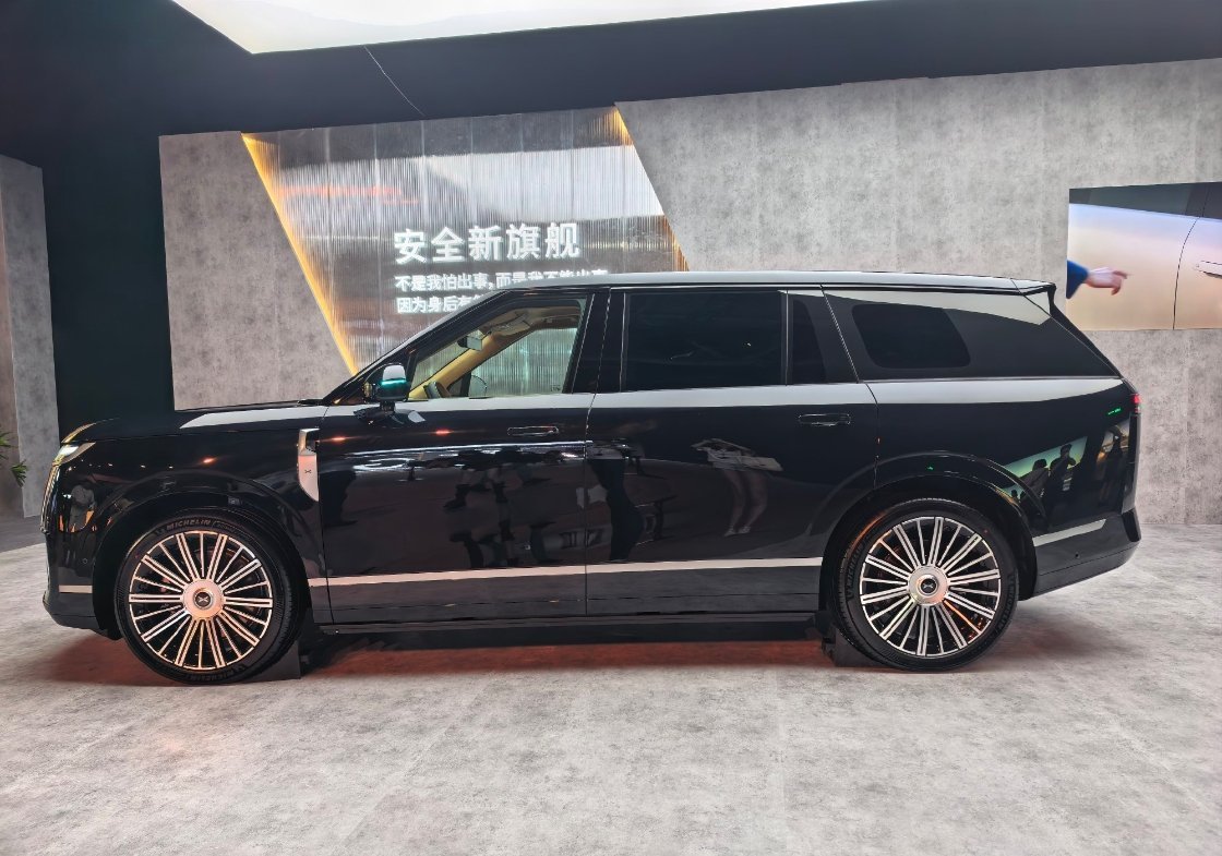 新科技旗舰小鹏GX今晚预售既然像揽胜，那就像的完整点，还是黑色和白色更经典好看，