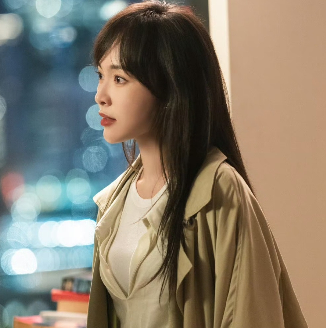 爱情没有神话电视剧《爱情没有神话》第一天播出。主演唐嫣也是为了宣传拼了。6个手机