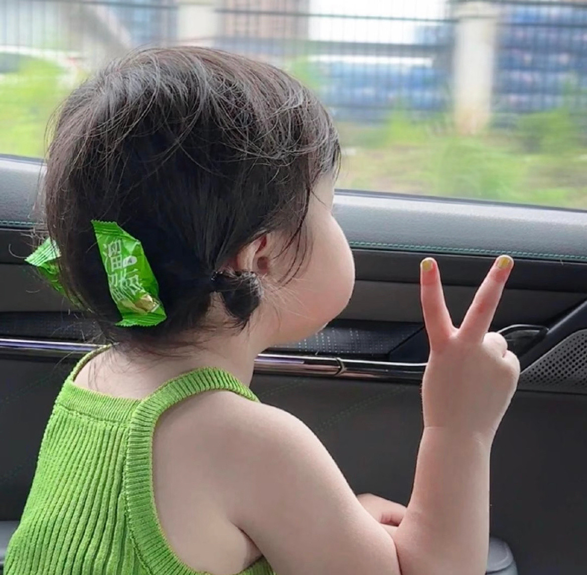 “朋ᩚ友ᩚ圈ᩚ🥁⁾⁾母子、母女局这么发，超有爱”01.📸KACA☀️