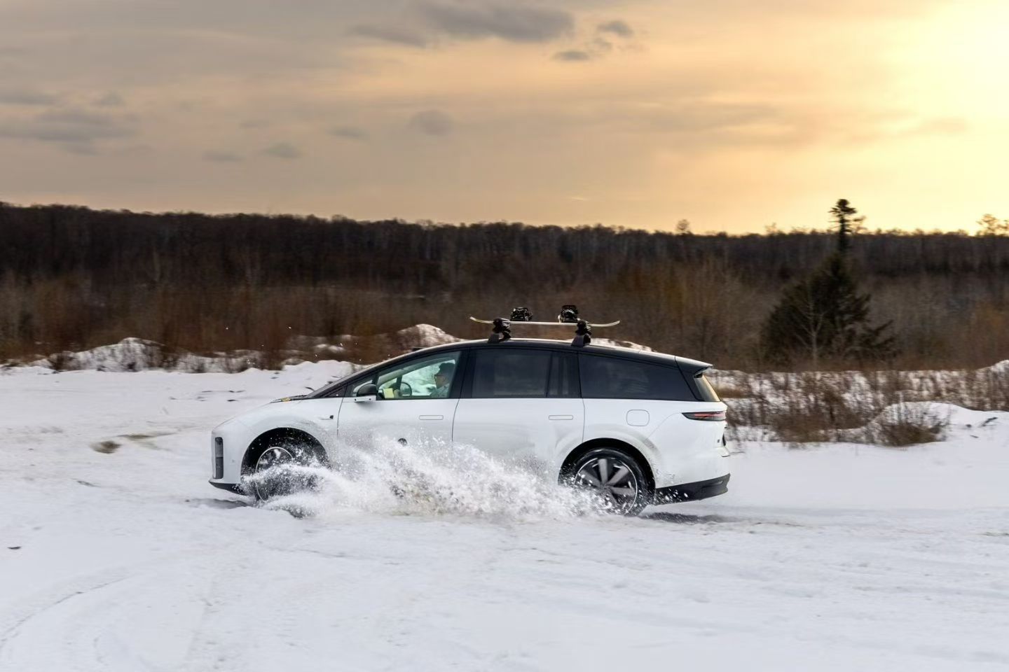 如果决定要买车，具体看车型，有些热门新能源，就买吧因为这两天购置税省的比上班挣得