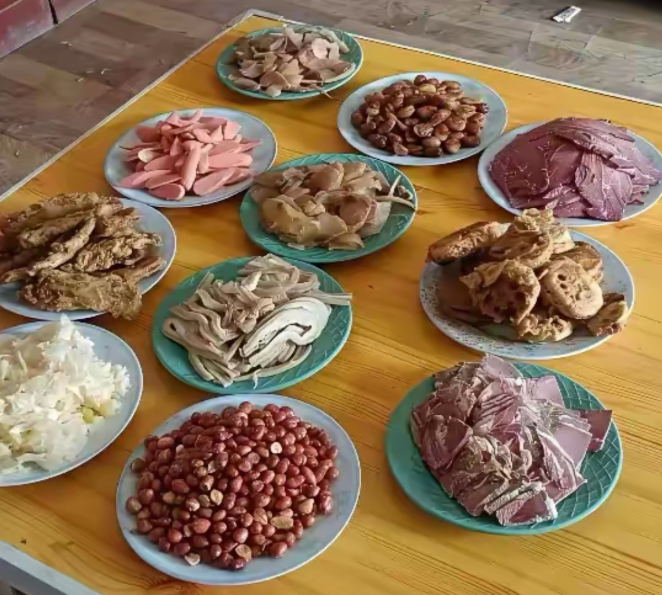 河南平常人家招待贵客的一桌美食，大家觉得这水平怎么样？