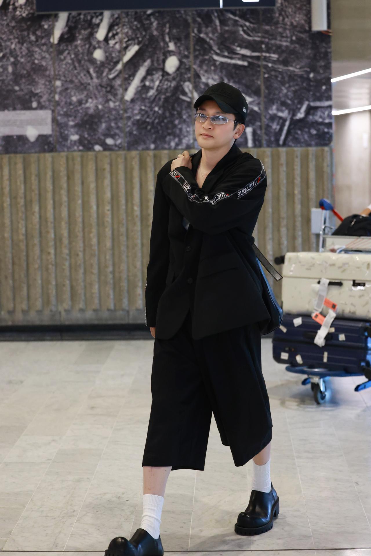 男神出街黑色系穿搭帅就完事了苏有朋