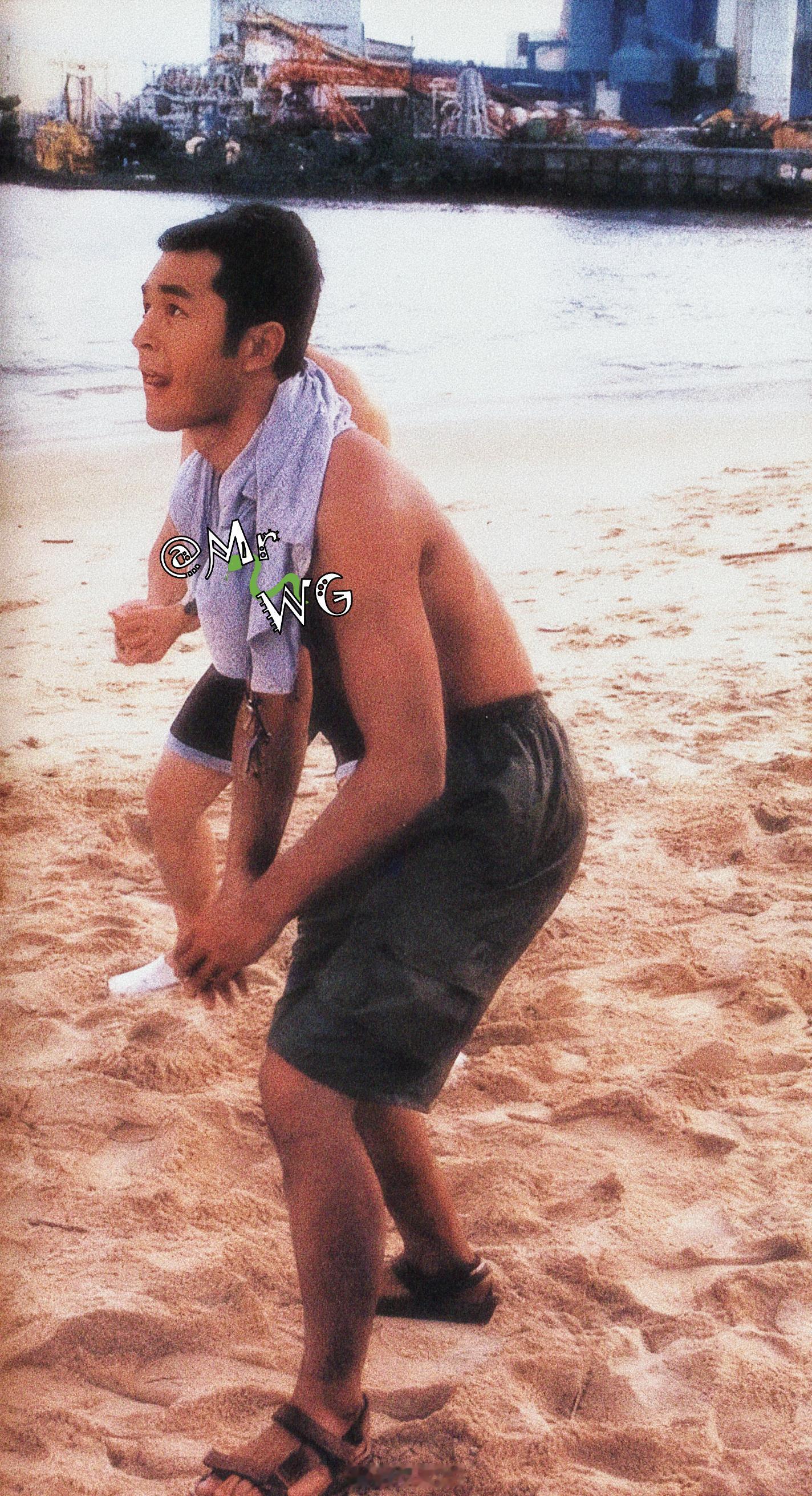 雯雯失恋后，从繁华的九龙逃到清冷的离岛治愈心伤，从此，小店主哑巴金水，就暗恋上她