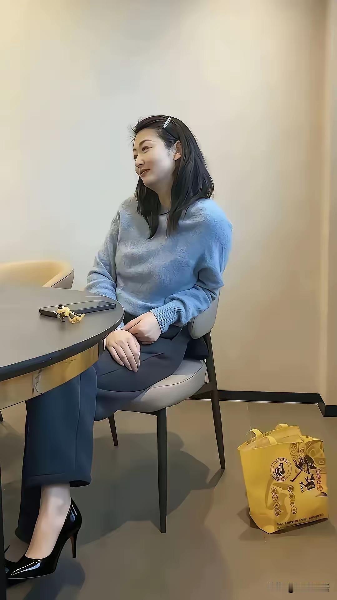 和老婆结婚已经十多年，上午我忽然心血来潮对老婆说：“咱俩再谈一次恋爱，你假装不