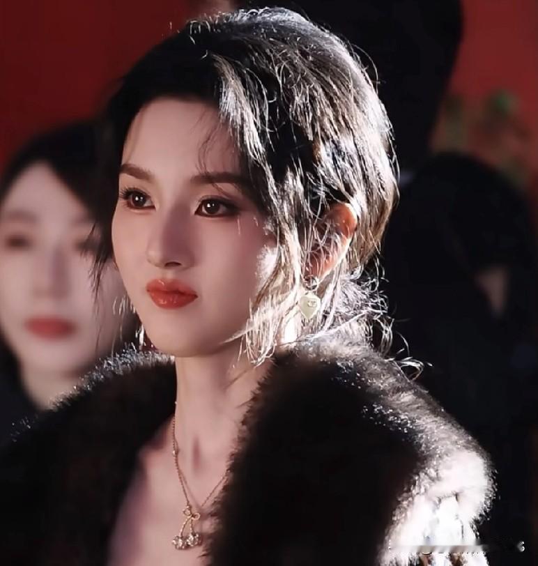 要说她美，确实无人会反驳。美到什么程度呢？我一个女生都心动不已。宋祖儿的美