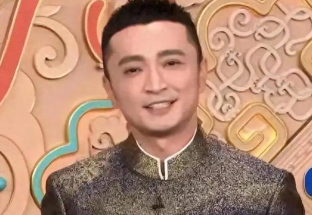 钱再多有什么用？43岁尼格买提连续12年坐镇春晚，手握金声奖，事业妥妥的人