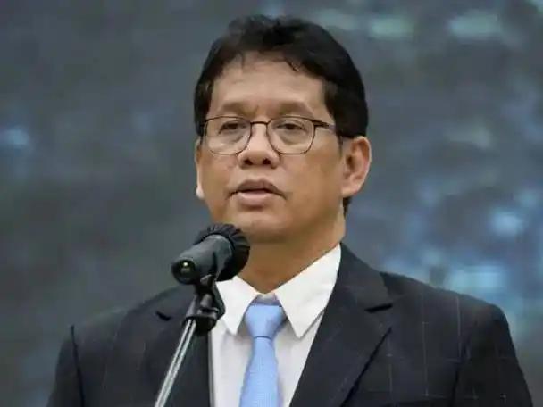 印尼财长这次来中国，嘴都快咧到耳根了。借70亿人民币，利息才1.9%，借美元得5
