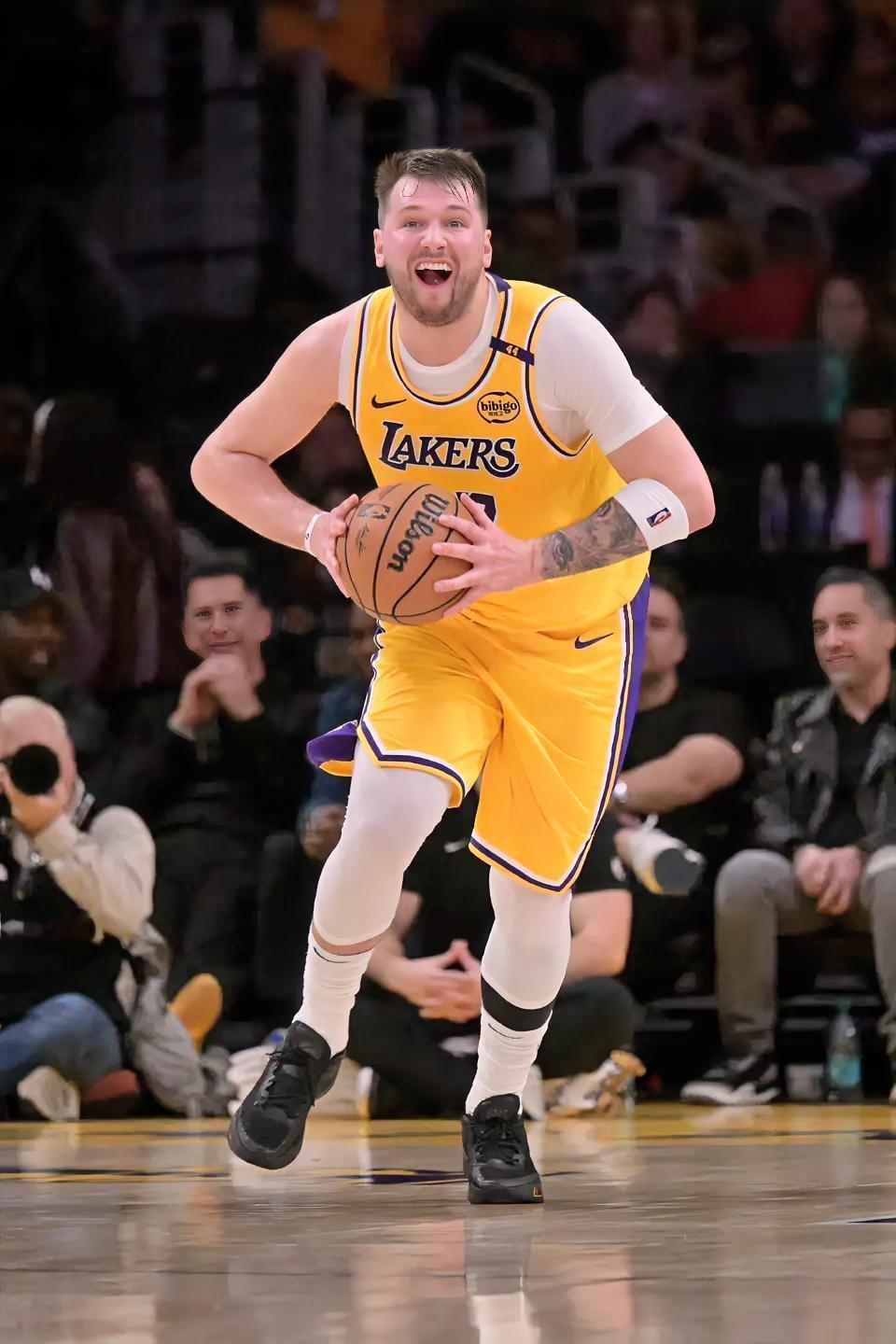 脸都不要了！湖人104-112惨败快船，看看本场比赛的数据和正负值，谁为球队失利