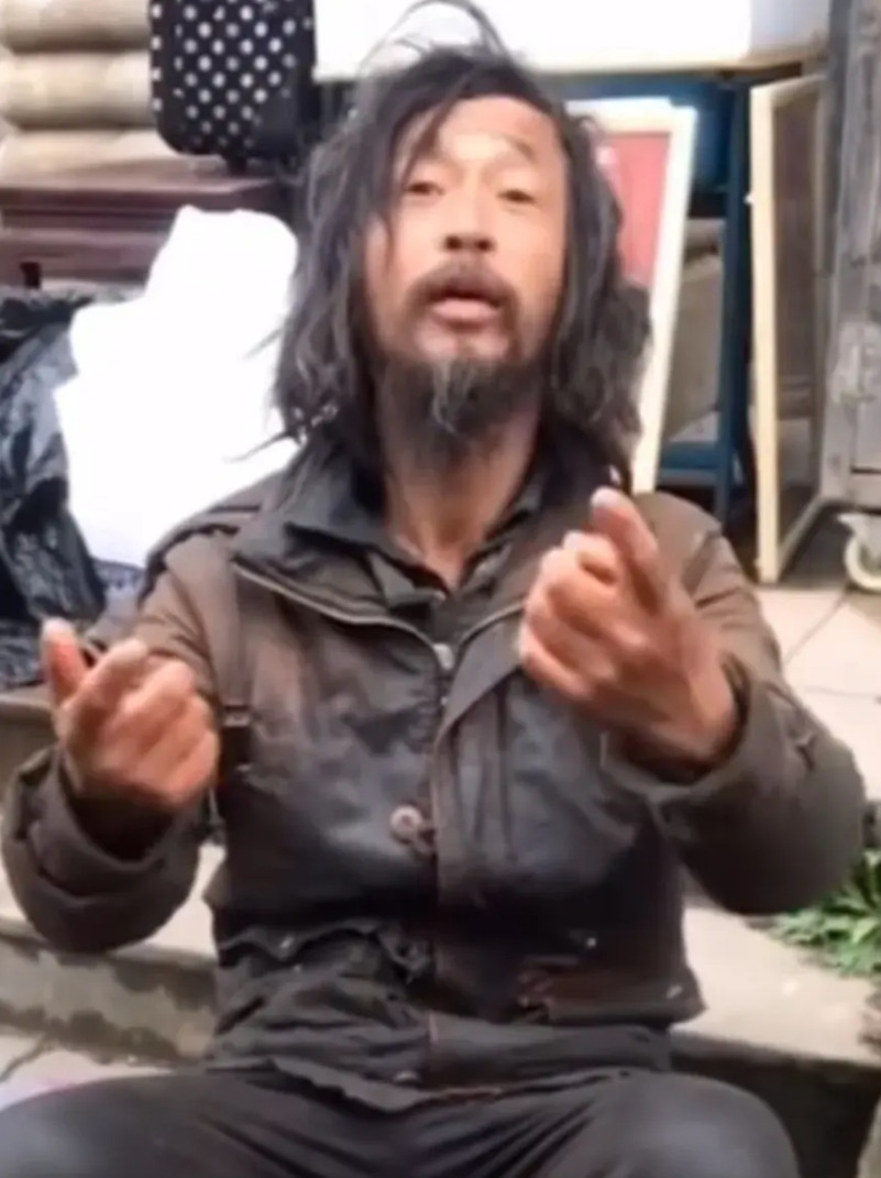 沈巍第一次火的时候，给人的感觉是读了很多书，有文化，有才华。后来销声匿迹了一段时
