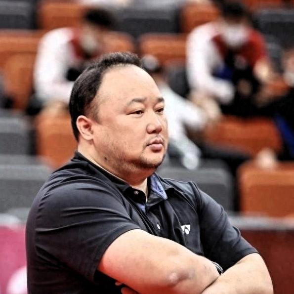 体育圈热议不断！国羽负责人张军多日未露面，多处反常细节引网友讨论最近体育圈