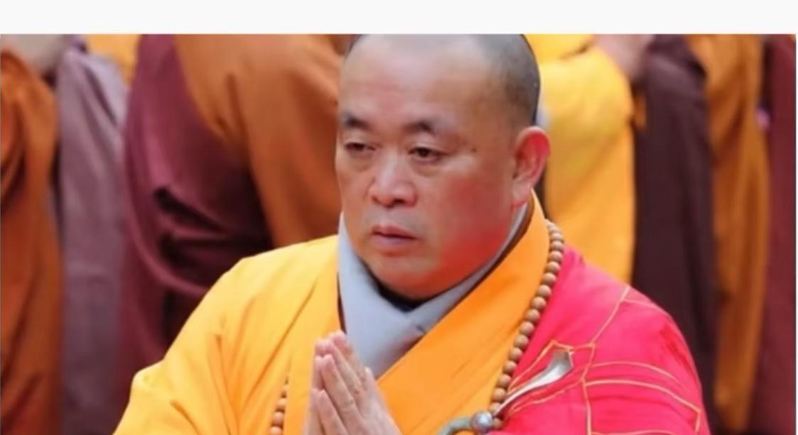 我瞅着手机上的八卦，随口问老公：“释永信不是少林寺方丈吗？咋还能有情人？”，老