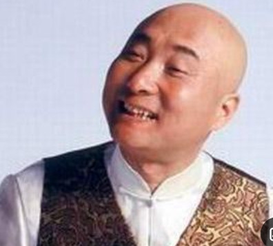演员陈佩斯说，1998年是我最后一次上春晚，从那以后再也不去了，因为那里不是一个