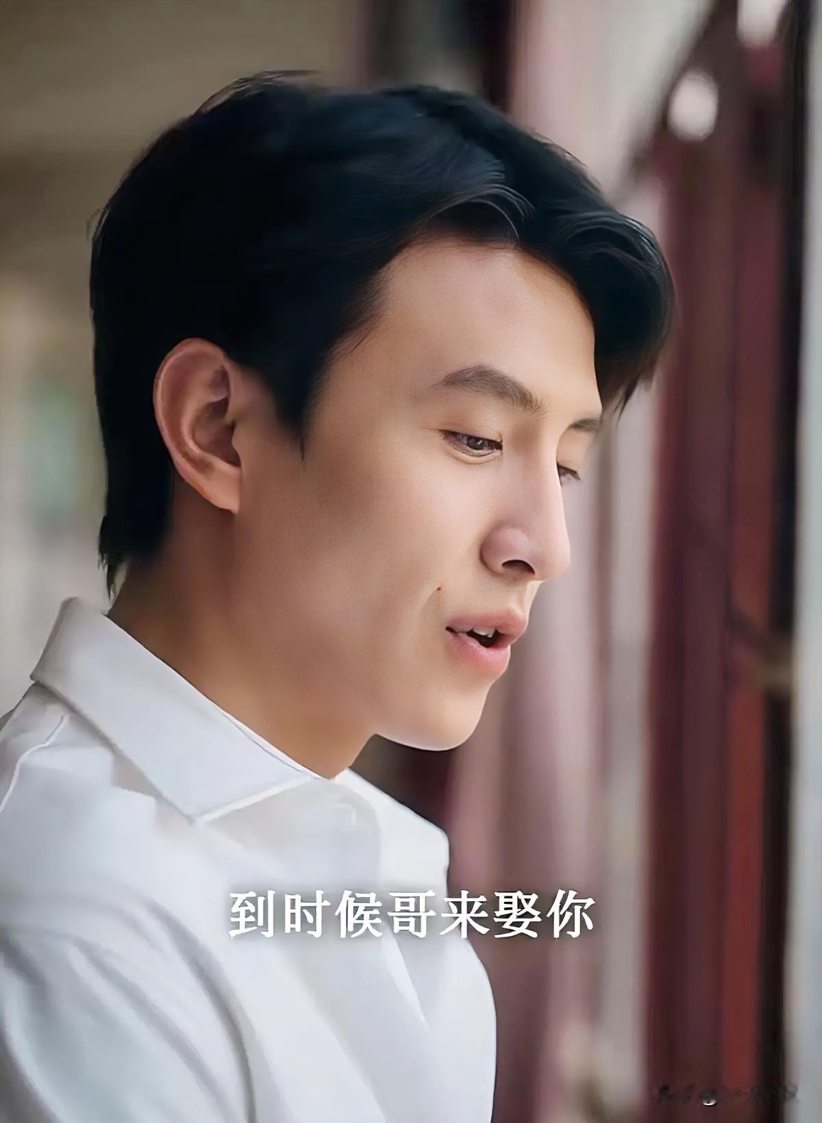 朋友们，发现没？刘萧旭这人“好矛盾”啊！长着一张能演偶像剧的脸，偏偏喜欢