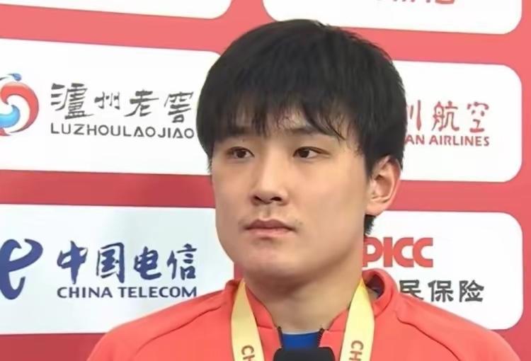 张本智和状态有些不一样了，混团比赛1-2不敌林诗栋，赛后采访时说了实话！他表