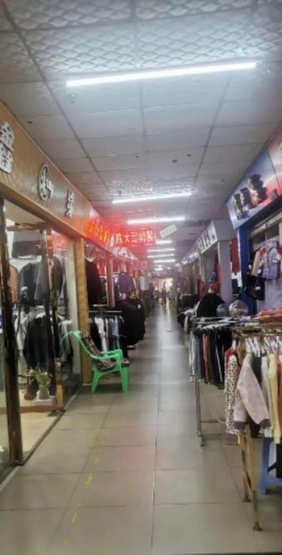 为什么唯独在我们中国，电商彻底干趴了实体店？这么说吧，同样的东西，网上卖300，